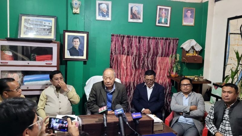 Former chief minister O Ibobi Singh addressing media condeming the gun attack at MPCC vice president's house by miscreants. (NNN Photo)